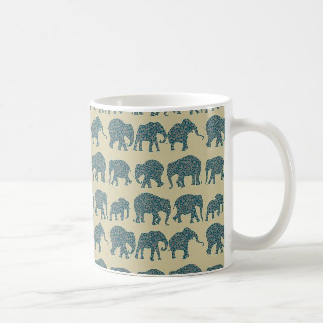 Caneca De Café Filas de Paisley Elephants em Beige Coffee Mug (Direita)