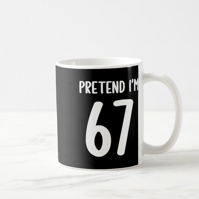 Caneca De Café Fingir que eu sou 67 Meme Seis Sete Divertido 67 H (Direita)