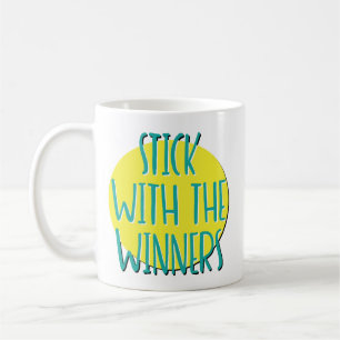 Caneca De Café Fique Com O Slogan De Recuperação Dos Vencedores