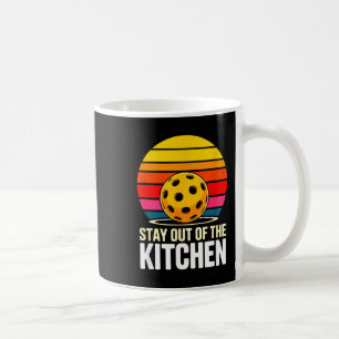 Caneca De Café Fique fora da quadra de pickleball pôr do sol retr