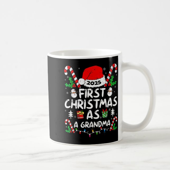 Caneca De Café First Christmas As A Grandma 2025 Family Matching  (Direita)