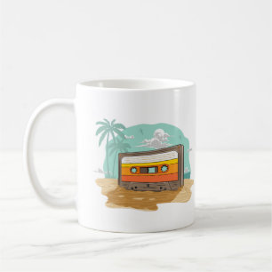Caneca De Café Fita Cassete Retroativa dos anos 80 na Praia