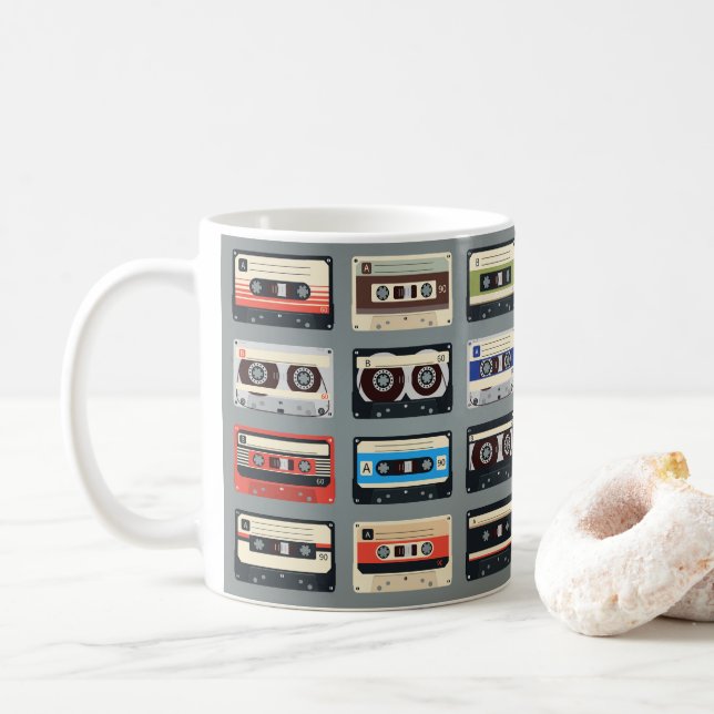 Caneca De Café Fitas de Cassete Retro 80s (Com Donut)