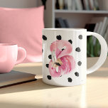 Caneca De Café Flamingo e pontos cor-de-água rosa moderna<br><div class="desc">Flamingo e pontos cor-de-água rosa moderna</div>