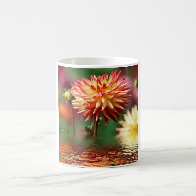 Caneca De Café Flor Dahlia acima da água (Centro)