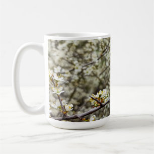 Caneca De Café Floral Branco Elegante da Primavera Personalizado