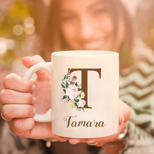 Caneca De Café Floral Personalizada Bridesmaid - Letra T Presente