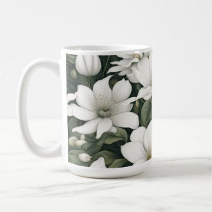 Caneca De Café Flores brancas botânicas sobre folhas verdes