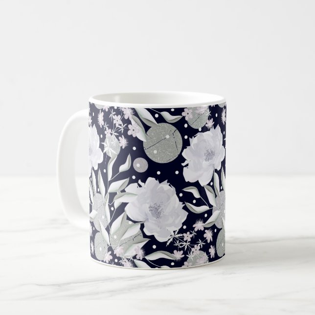 Caneca De Café Flores brancas de pénia em azul escuro. (Frente Esquerda)