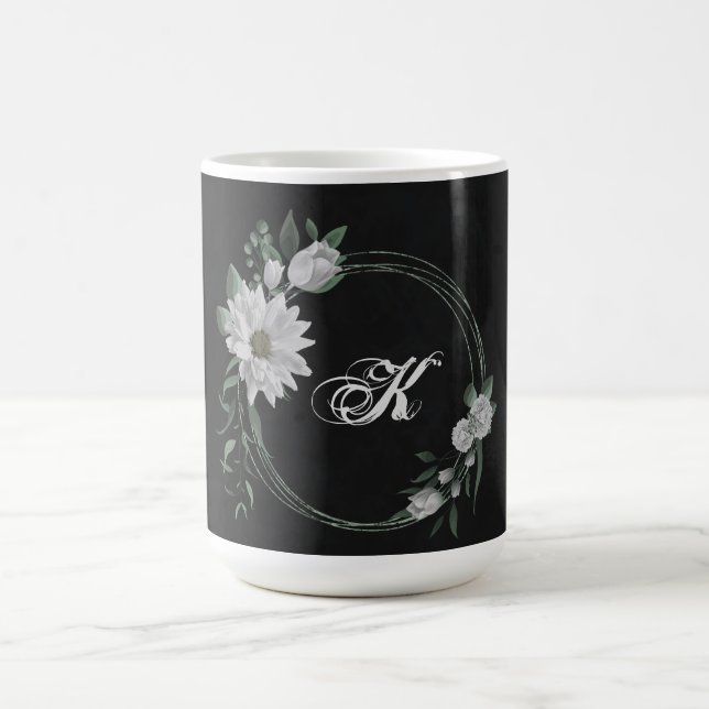 Caneca De Café flores brancas românticas em preto verde (Centro)