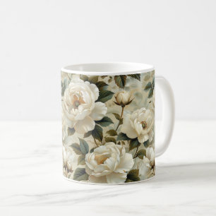 Caneca De Café Flores brancas sobre fundo creme.
