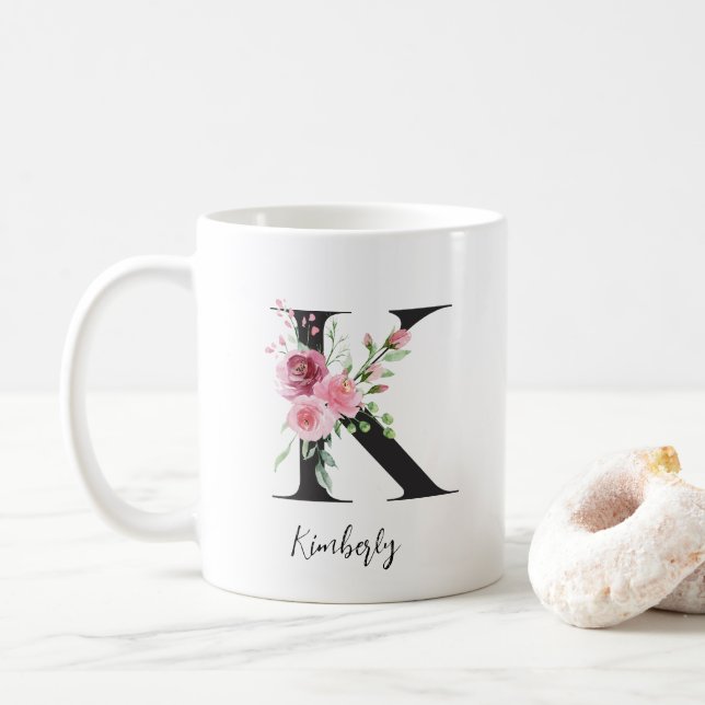 Caneca De Café Flores de Aquarela Monograma K Nome Personalizado (Com Donut)