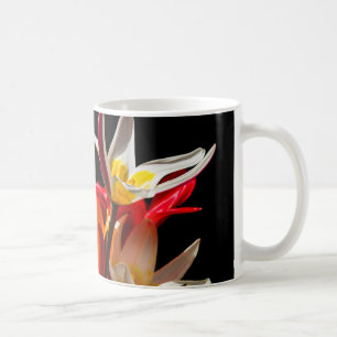 Caneca De Café Flores de chicote contra fundo preto