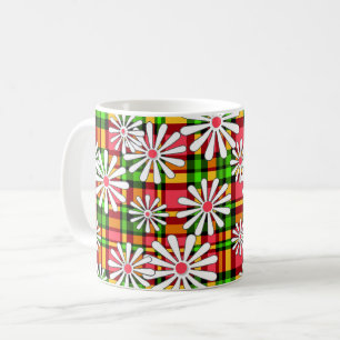 Caneca De Café Flores de margarida branca sobre um fundo xadrez v