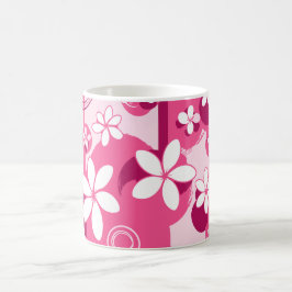 Caneca De Café Flores de Pétalas Brancas com Contornos Rosas