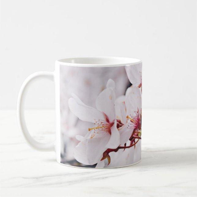 CANECA DE CAFÉ FLORES DE SANGUE DE CHERRY EM MACRO (Esquerda)