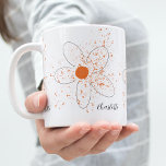 Caneca De Café Flores modernas cor de laranja-terra, nome branco<br><div class="desc">Um fundo branco na moda,  com florais pintados modernos,  com espinhos cor de laranja oranja orfanatos. Personalize e adicione um nome (x3),  escrito com um script de estilo moderno,  escrito à mão.</div>