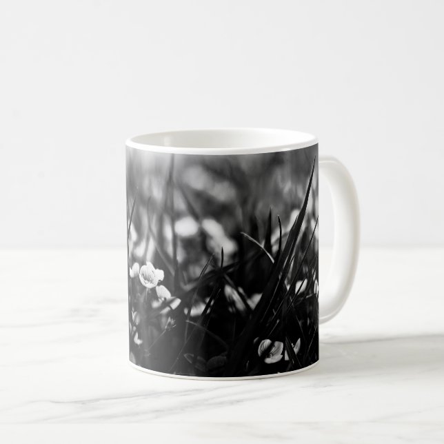 Caneca De Café Flores no campo em primavera (Frente Esquerda)