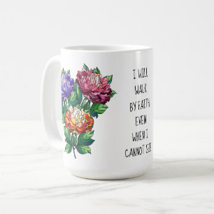 Caneca De Café Flores pintadas com verso de 2 Corinthians 5:7