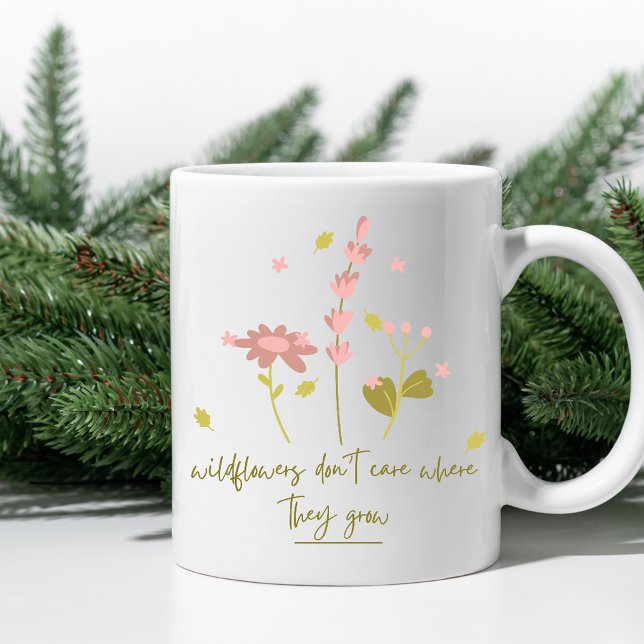 Caneca De Café Flores selvagens não se importam onde crescem (Criador carregado)
