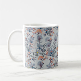 Caneca De Café Flores selvagens sem padrão, isoladas em coco azul