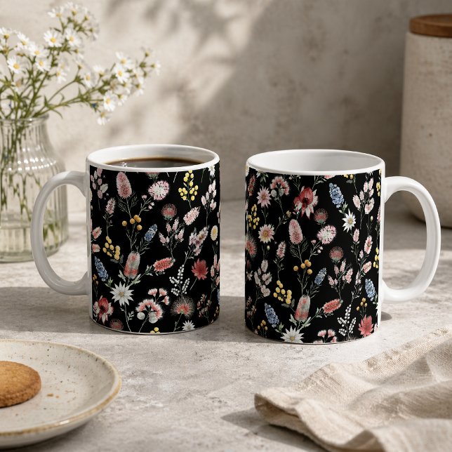 Caneca De Café Flores Silvestres Românticas e Sombrias em Aquarel (Criador carregado)