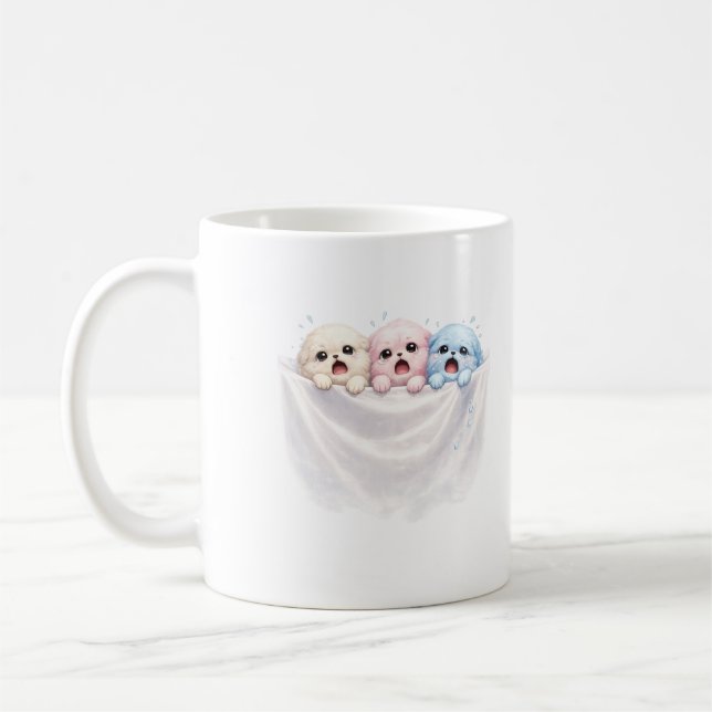 Caneca De Café Fluffy Trio in Panic – Cute Pastel Creatures  (Esquerda)