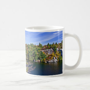 Caneca De Café Folhagem de outono em torno do lago Minnewaska