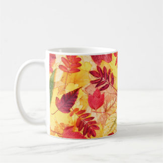 Caneca De Café Folhas coloridas do outono. Padrão de folhas caído
