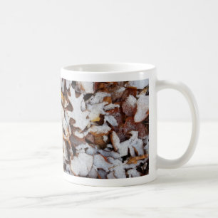 Caneca De Café Folhas do inverno na natureza da neve