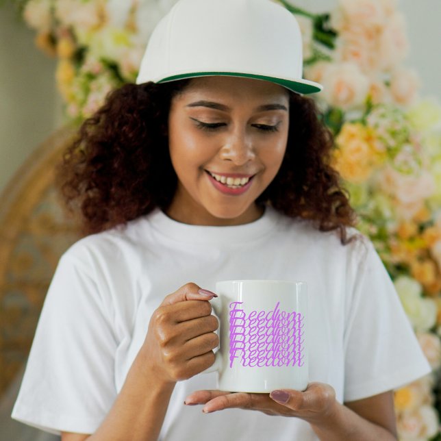 Caneca De Café Fonte Freedom Stacked Script (Criador carregado)