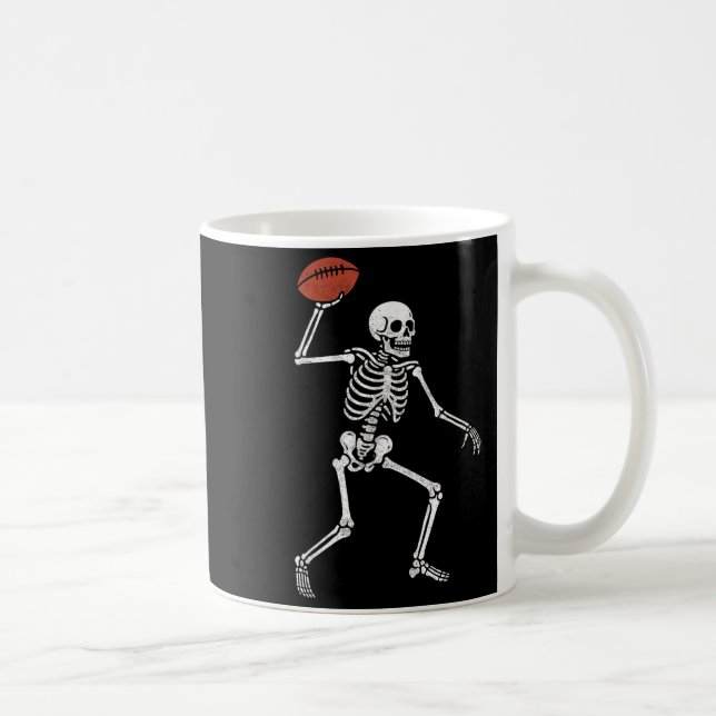 Caneca De Café Football Skeleton Playing Football Halloween Skull (Direita)