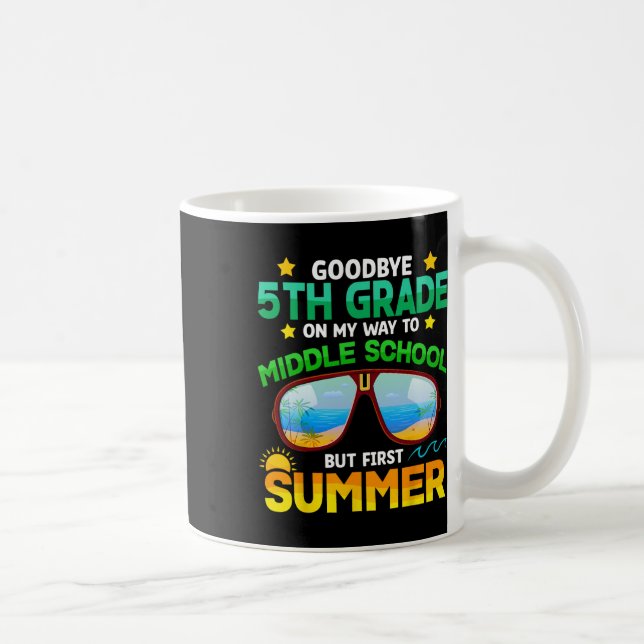 Caneca De Café Formando De Primeiro Verão No Nível Médio (Direita)