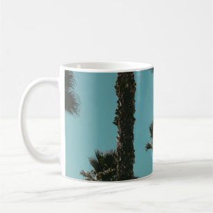 Caneca De Café Foto das árvores de baixo ângulo da manhã