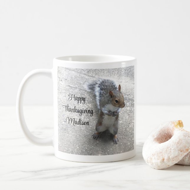 Caneca De Café Foto de Esquilo Bonito com Cauda Fluffy (Com Donut)