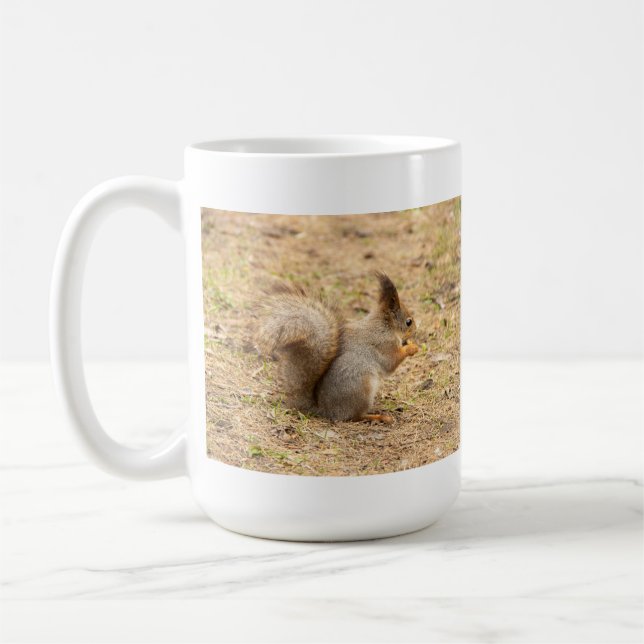 Caneca De Café Foto de esquilo fofo comendo uma noz (Esquerda)