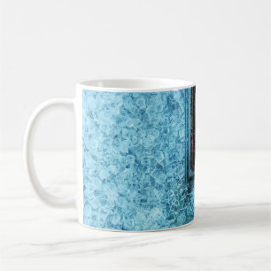 Caneca De Café Foto de gramíneas verdes perto de azulejos