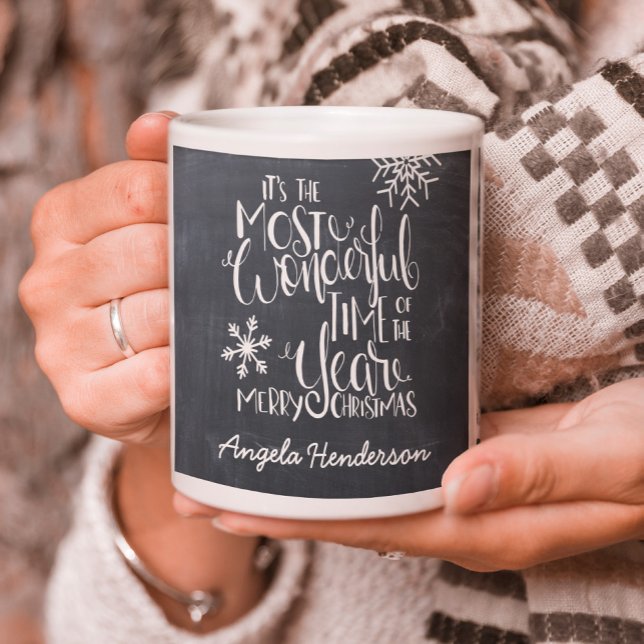 Caneca De Café Foto de Natal maravilhosa do Chalkboard Snowflake (It's the Most Wonderful time of the Year Merry Christmas chalkboard typography with snowflakes.)