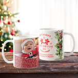 Caneca De Café Foto Elegant Floral Baby's First Christmas<br><div class="desc">Celebre o primeiro Natal do seu bebê todas as manhãs com um toque de elegância e alegria. A nossa primeira caneca de café de Natal do Elegante Floral Baby é a mistura perfeita de beleza e sentimentalidade, fazer cada sip lembra um marco especial: Elegante Design Floral: Adornada com intrincados e...</div>
