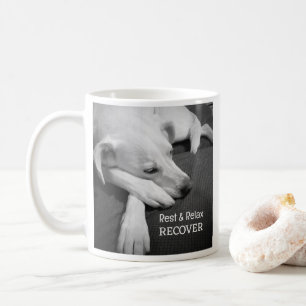 Caneca De Café Foto em P&B de Cachorro Fofo Dormindo Recupere-se