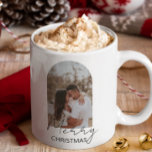 Caneca De Café Foto minimalista simples de Natal de Natal<br><div class="desc">Este design pode ser personalizado na área fornecida pela alteração da foto e/ou do texto. Ou pode ser personalizado clicando em Personalizar este Modelo e, em seguida, escolhendo o clique para personalizar mais a opção e excluir ou alterar a cor do plano de fundo, adicionar texto, alterar a cor ou...</div>
