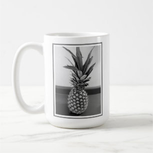 Caneca De Café Foto simples de um abacaxi com texto personalizáve