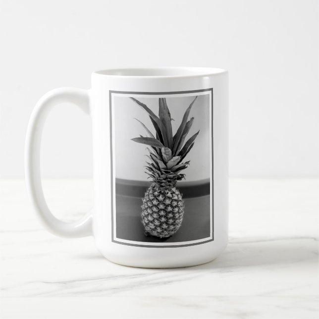 Caneca De Café Foto simples de um abacaxi com texto personalizáve (Esquerda)