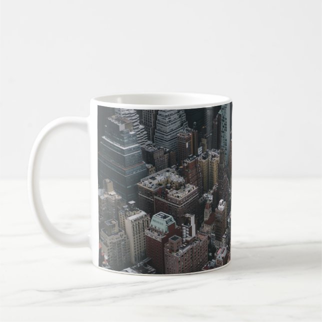CANECA DE CAFÉ FOTOGRAFIA DE ALTO ÂNGULO DO EDIFÍCIO DA CIDADE S (Esquerda)