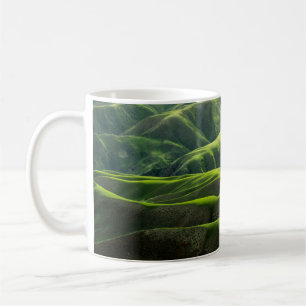 CANECA DE CAFÉ FOTOGRAFIA DE VISTA DE AVES DAS MONTANHAS VERDES
