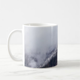 CANECA DE CAFÉ FOTOGRAFIA EM PAISAGEM DA MONTANHA