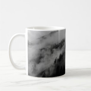 CANECA DE CAFÉ FOTOGRAFIA EM PAISAGEM DE FOGGY HILL