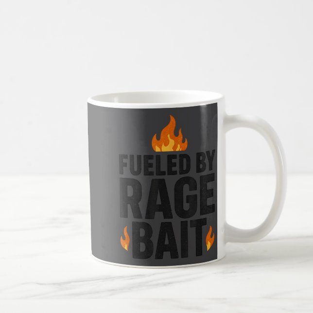 Caneca De Café Fueled By Rage Bait Funny Meme Internet Quote  (Direita)
