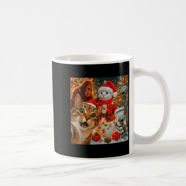 Caneca De Café Funny Christmas Cat Selfie With Bigfoot Alien &amp (Direita)