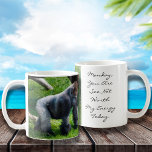 Caneca De Café Funny Gorilla Segunda Valeu Minha Energia Hoje<br><div class="desc">Engraçado caneca de gorila selvagem e bobo e citação humorística,  "Segunda-feira,  você não vale minha energia hoje."</div>